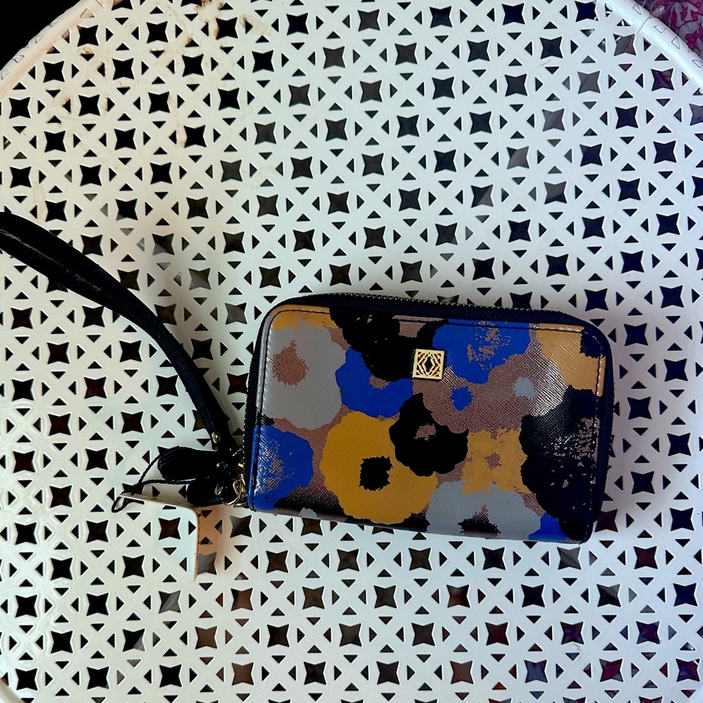 Kate Landry wallet